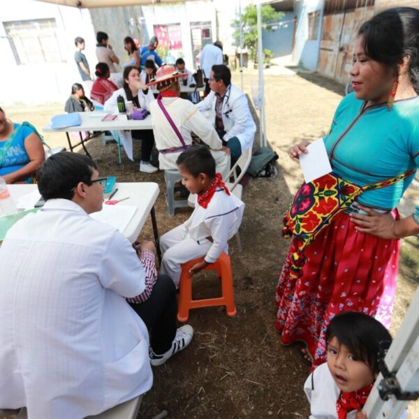 “Contratación inmediata a médicos mexicanos que vayan a comunidades”