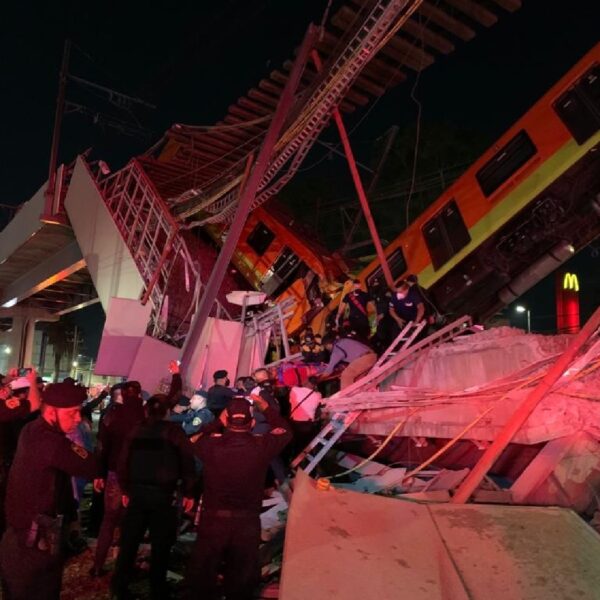 Van contra 8 personas por colapso de la L12