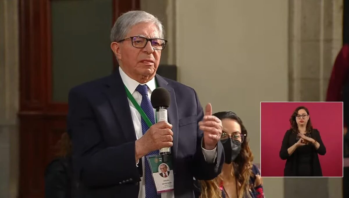 El gran periodista Miguel Reyes Razo, durante su participación en la mañanera de hoy, dejando un poco de su enorme acervo periodístico y cultural que la vida de ha dado a lo largo de años, décadas de honesta actividad reporteril cubriendo la Presidencia de la República.