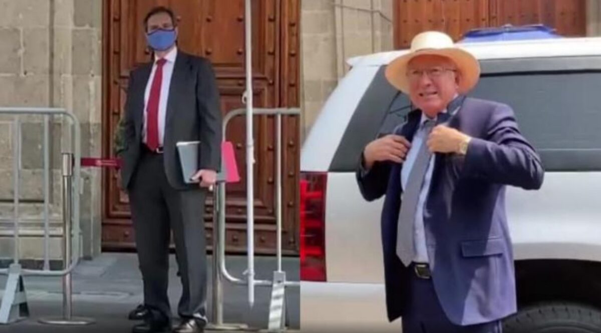 Llegada a Palacio Nacional de los embajadores de México en EU, Esteban Moctezuma y de Ken Salazar, representante de Estados Unidos en nuestro país.