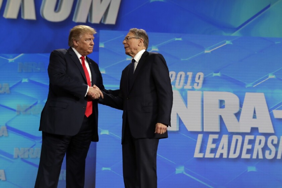 El expresidente Donald Trump, uno de los oradores y defensores de las armas en la convención de la NRA.
