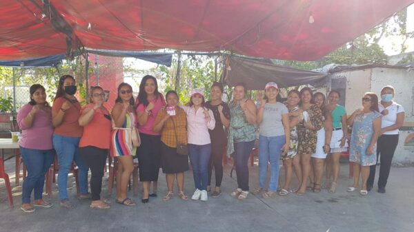 Odalis Gómez lleva propuesta legislativa a reunión vecinal