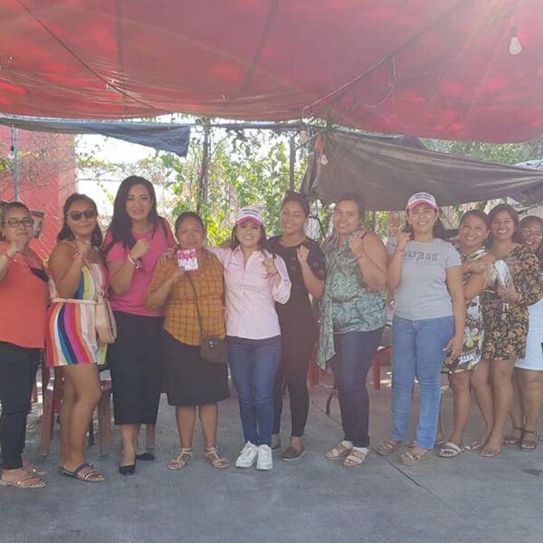 Odalis Gómez lleva propuesta legislativa a reunión vecinal