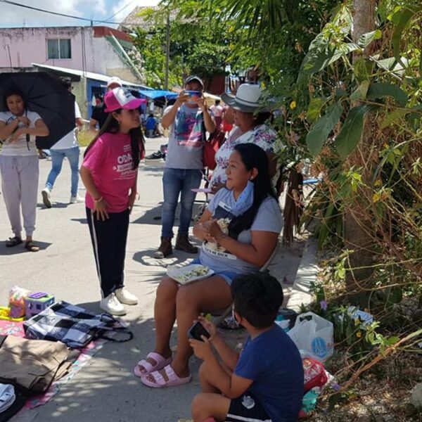 “Odalis, sí cumple”, se escuchó en el tianguis de la Región 102