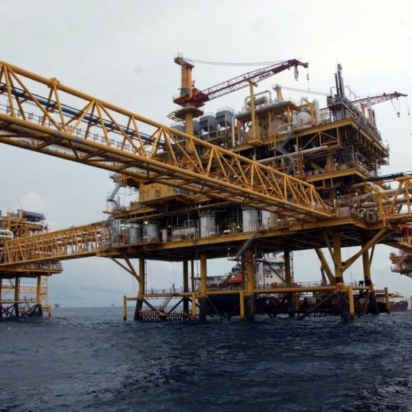 Investigan cierre de válvula en plataforma de Pemex: AMLO