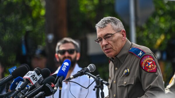 “Decisión errónea” no entrar antes a escuela de Uvalde: Policía de Texas