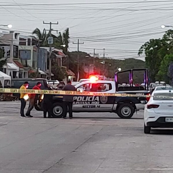 Encuentran cadáver en taxi abandonado en la SM 218 de Cancún