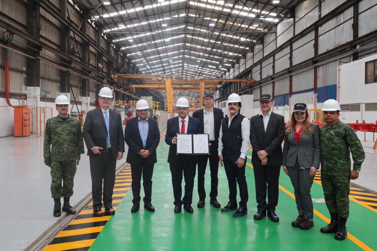Supervisa el Presidente Andrés Manuel López Obrador la construcción de 240 vagones para el Tren Maya, los cuales son fabricados en la planta armadora de la empresa Bombardier ubicada en Ciudad Sahagún, Hidalgo.