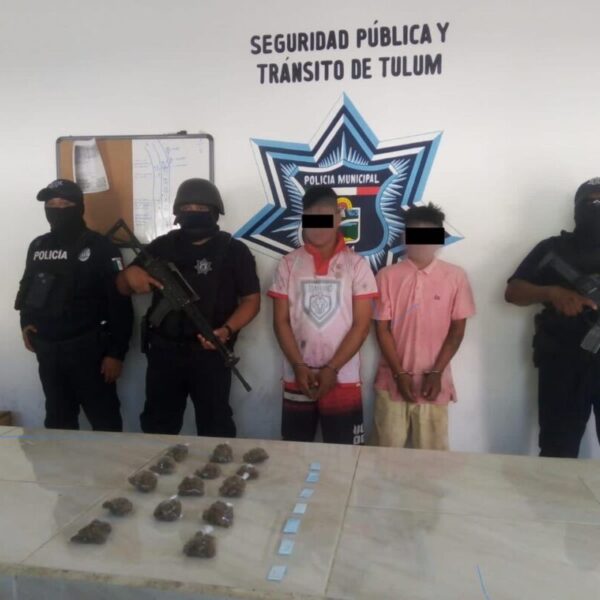 Detienen a dos narcomenudistas en poblado de Tulum.