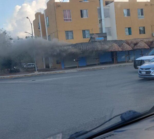 Se incendia el restaurante-bar La Palapita en Cielo Nuevo (VIDEO).