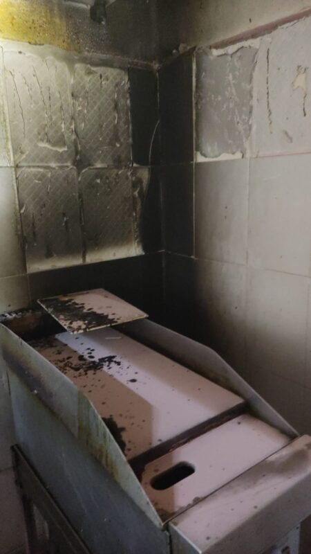 Flamazo por acumulación de gas en hotel del centro de Cancún; dos personas resultaron lesionadas en el área de cocina del Selina.