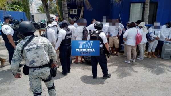 Policía Quintana Roo refuerza seguridad en zona de playas de Cancún.