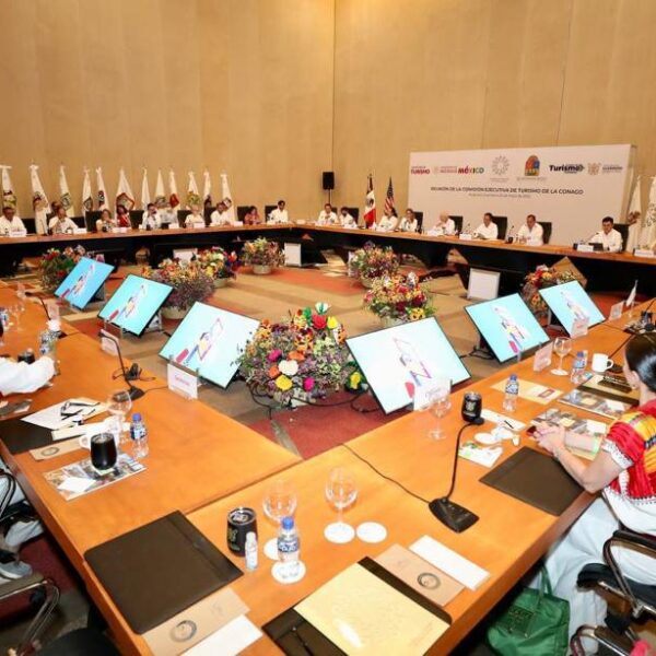 Propone el gobernador Carlos Joaquín priorizar las áreas clave para promover la recuperación y resiliencia económica.