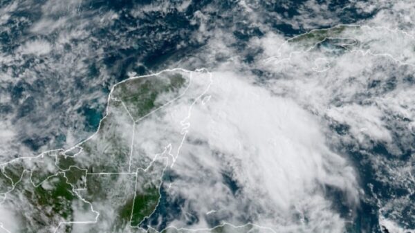 Alerta en Quintana Roo por 40% de probabilidad de huracán