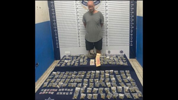 En Playa del Carmen atrapan a un argentino surtido de drogas.
