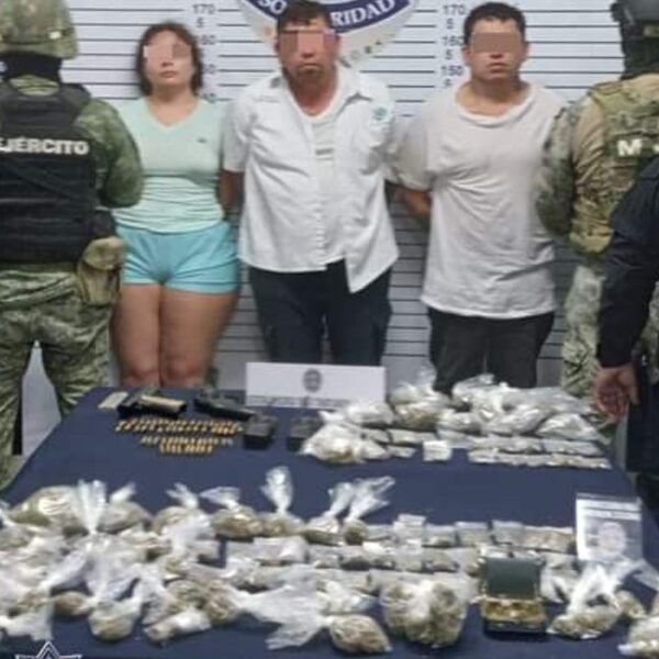 Detienen en la Colosio de Playa del Carmen a distribuidores de droga.