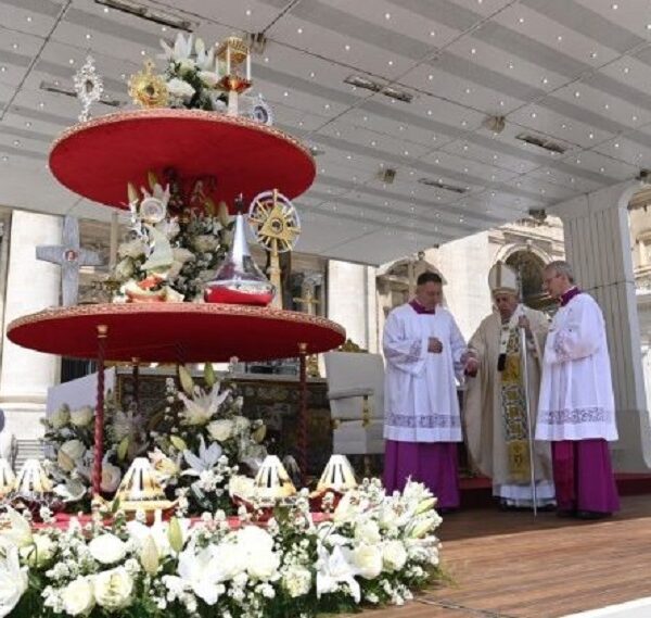 Proclama el Papa Francisco a 10 nuevos santos.