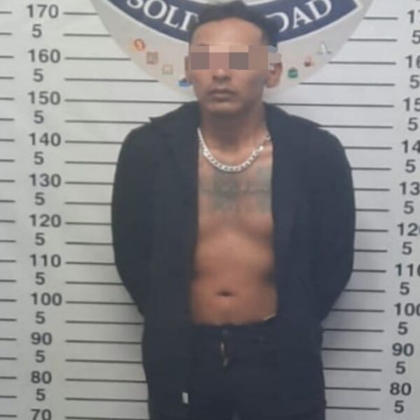 Detienen a narcomenudista en la Quinta Avenida de Playa del Carmen.