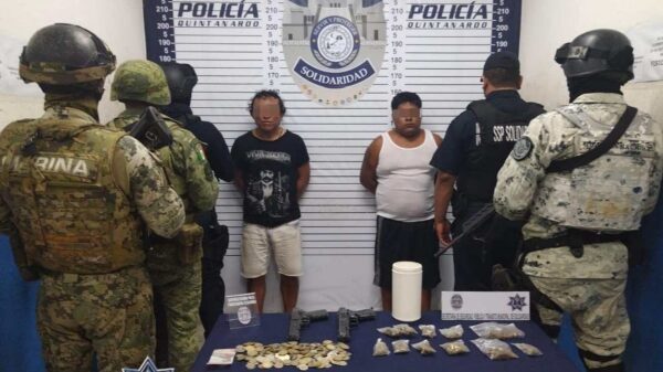 Detenidos con droga y dos réplicas de armas en la Colosio.