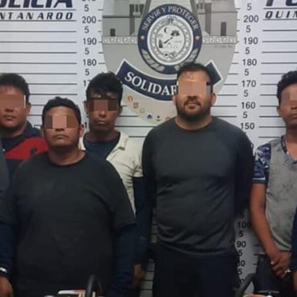 Detienen a 7 sujetos por posible despojo en Playa del Carmen.