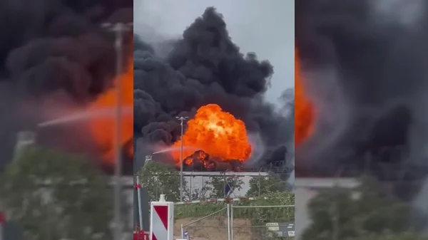 Incendio y explosiones cerca del aeropuerto de Ginebra, Suiza (VIDEO).