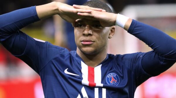PSG entra en conflicto por haber renovado a Mbappé