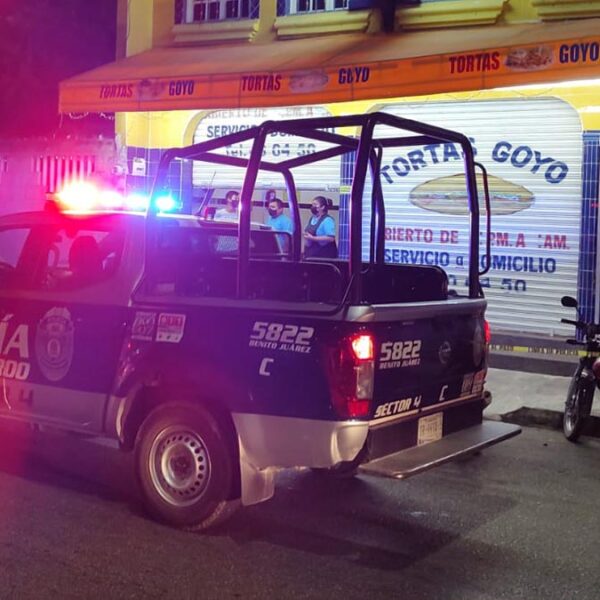 Balean en Cancún al restaurante "Tortas Goyo" en la SM 101