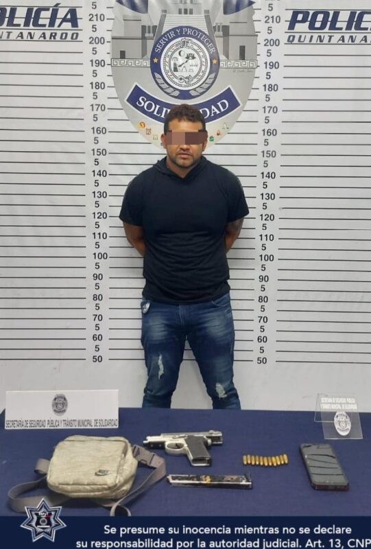 Rondaba el Centro de Playa del Carmen con una pistola en la cintura; elementos de la Policía Municipal detuvieron a Sergio “N” con una .9 mm.