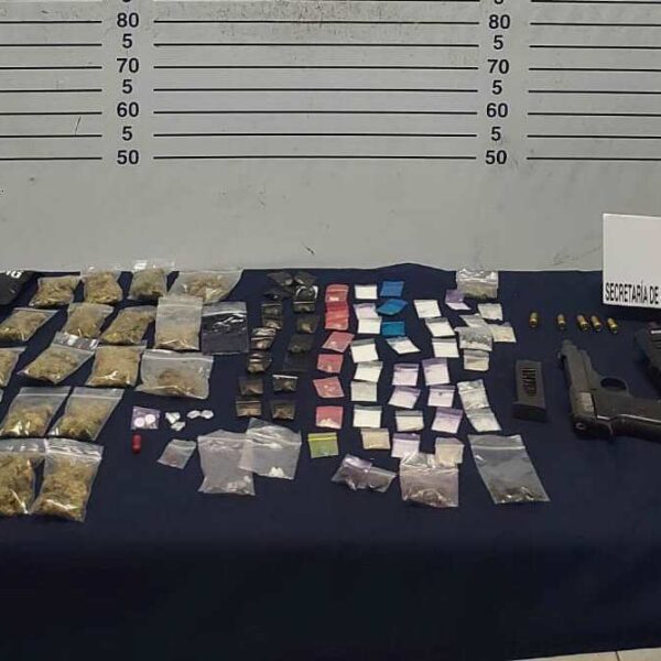 Aseguran droga y una pistola ‘sin dueño’ en Playa del Carmen.