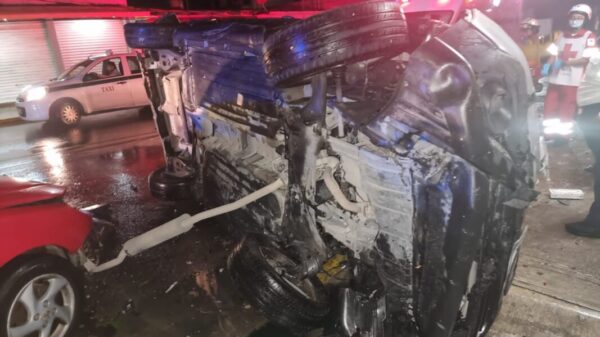 Aparatosa carambola en la Ruta 4 deja un conductor lesionado.