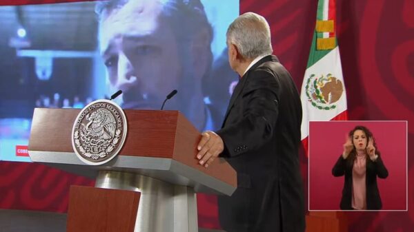 Emplaza AMLO a senadores de EU a probar acusaciones en su contra