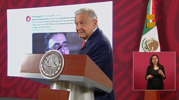 Exhibe AMLO brinco de excomisionado de IFT, Gabriel Contreras, a la ATT