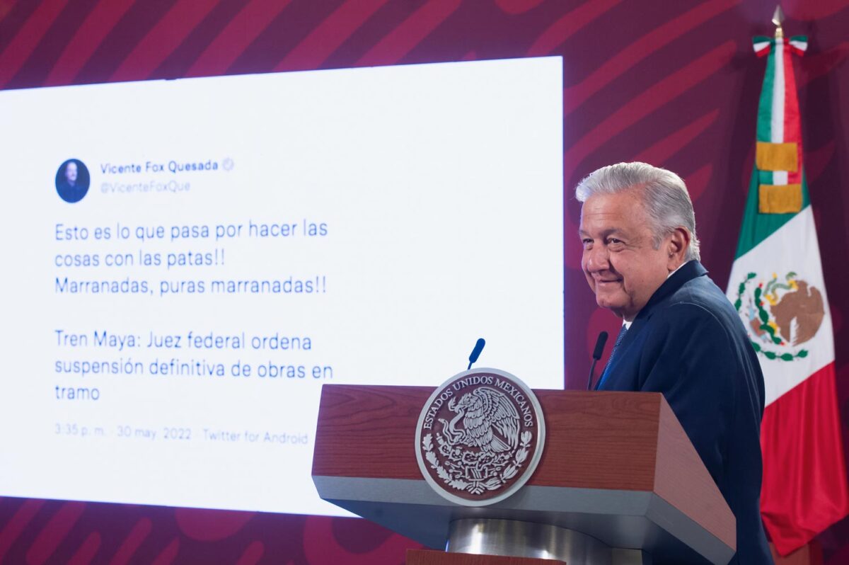 López Obrador opinó esta mañana que su “diferencia de fondo” con el expresidente Vicente Fox se entiende porque “engañó a millones de mexicanos que iba a haber un cambio y siguió con lo mismo”.