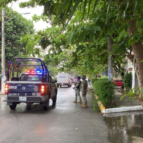 Abandonan ejecutado dentro de bolsas en parque de Cancún