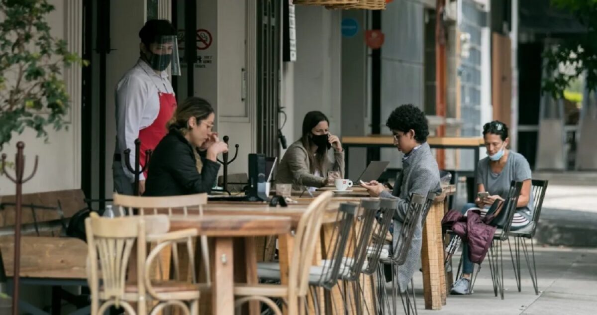 Crisis hídrica en Nuevo León golpea la industria restaurantera.