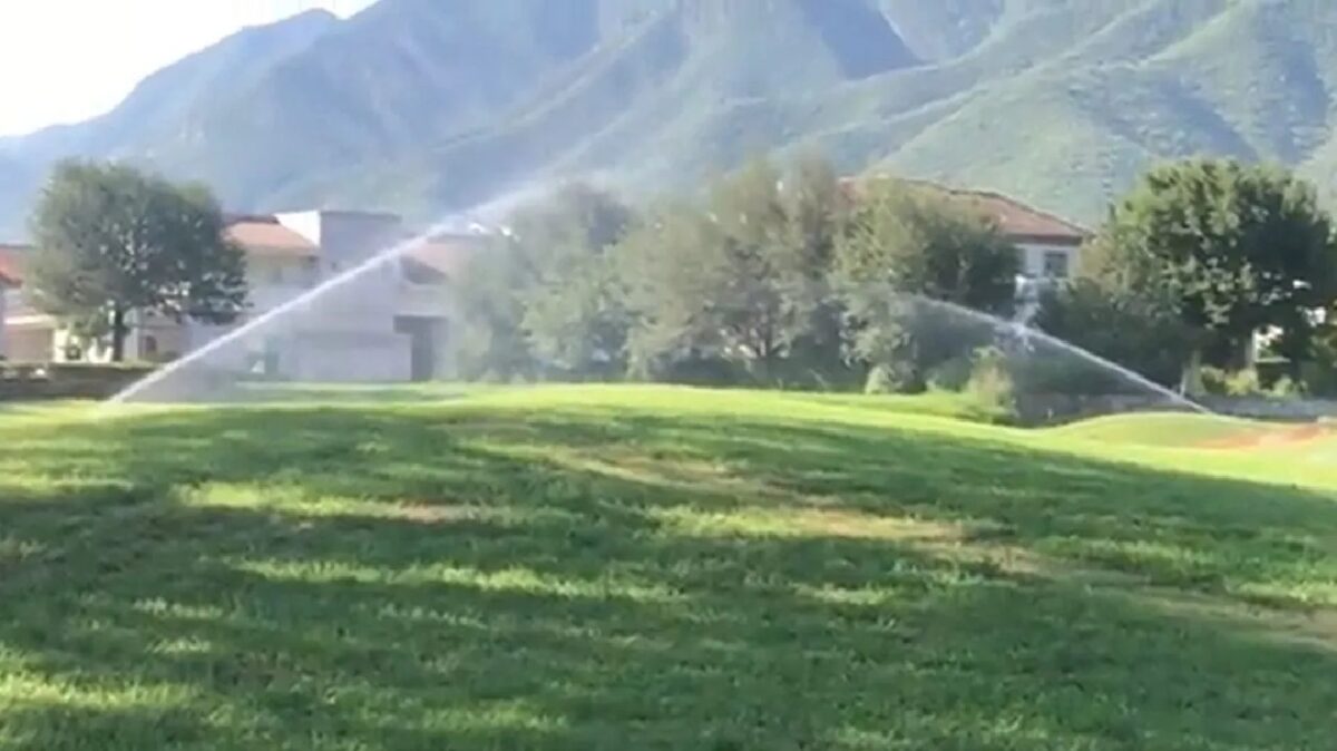 Campo de golf Las Misiones Club Campestre, en el municipio de Santiago, Nuevo León, el cual cuenta con 11 pozos de agua potable para regar sus 60 hectáreas. Foto tomada del Twitter Hacienda Las Misiones.