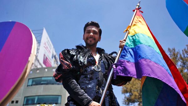 Alcalde de Nezahualcóyotl encabeza marcha del orgullo LGBT+