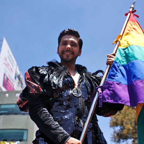Alcalde de Nezahualcóyotl encabeza marcha del orgullo LGBT+