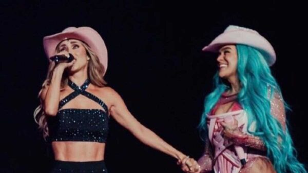 Anahí sorprende cantando "Sálvame" en concierto de Karol G