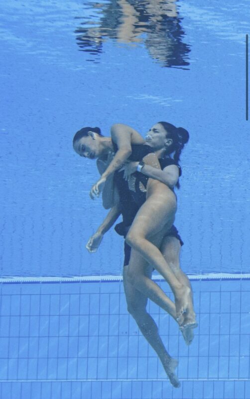 Anita Álvarez se desmaya durante competencia de natación