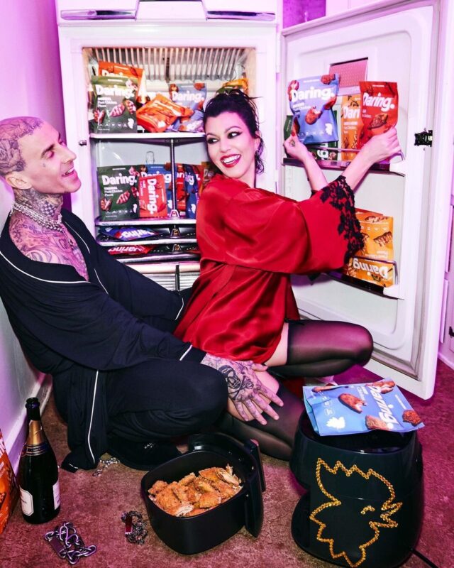 Baterista de Blink-182, Travis Barker, es hospitalizado de emergencia