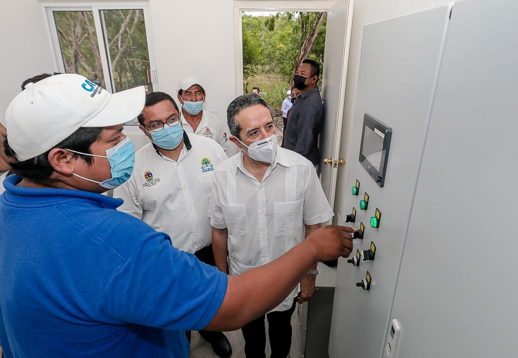 Carlos Joaquín entrega en Mahahual obras de infraestructura de agua potable y drenaje sanitario