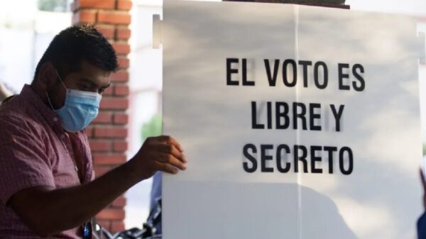 Abren casillas con retrasos en seis estados; más de 11 millones a votar