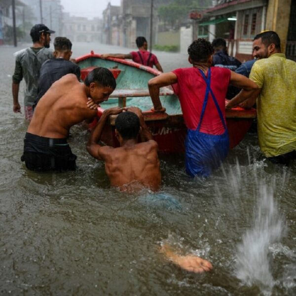 ‘Agatha’ golpea Cuba; deja 3 muertos y a miles sin luz