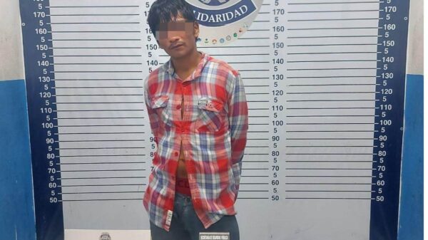 Extorsionador ataca a su víctima con machete en Playa del Carmen.