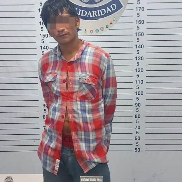 Extorsionador ataca a su víctima con machete en Playa del Carmen.