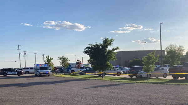 Siguen los tiroteos en EU; ahora fue en una iglesia de Iowa.