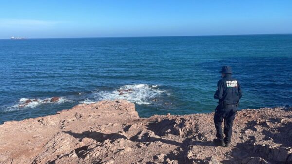 Mueren 8 personas al volcar una lancha en el mar de Guaymas.