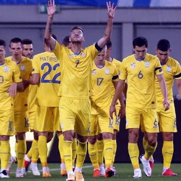 Ucrania logra la victoria...pero en futbol