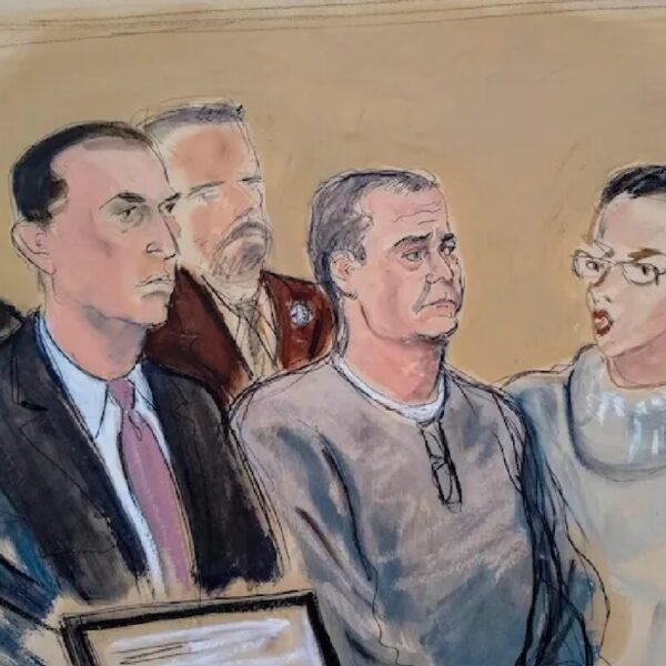 Espía grabó a García Luna al interior de la prisión en EU